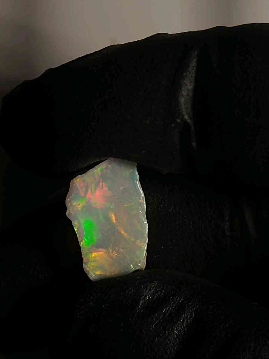 Untreated Dark Base Opal With Nice Pattern