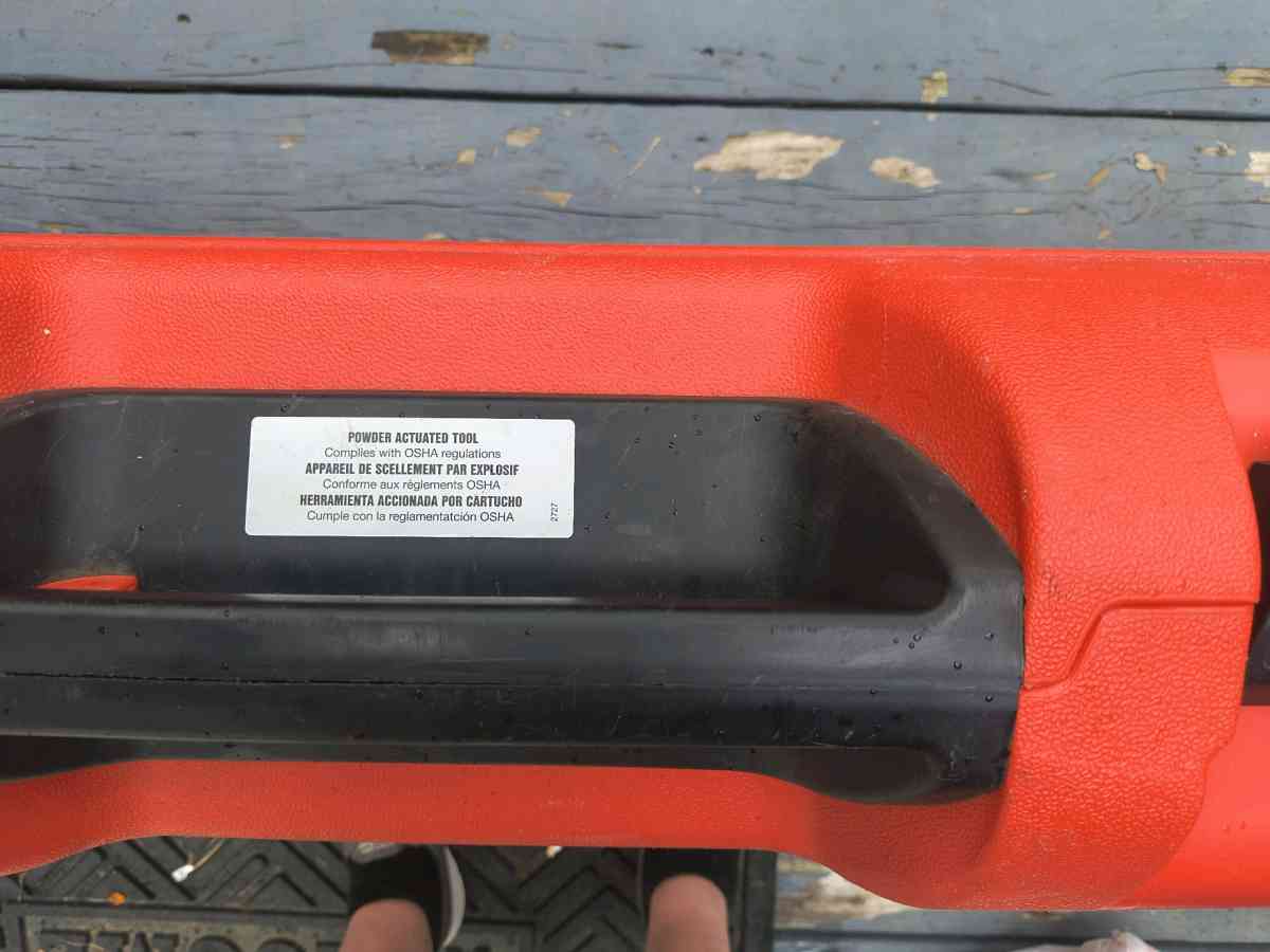 HILTI DX9 POWDER ACTUATED TOOL