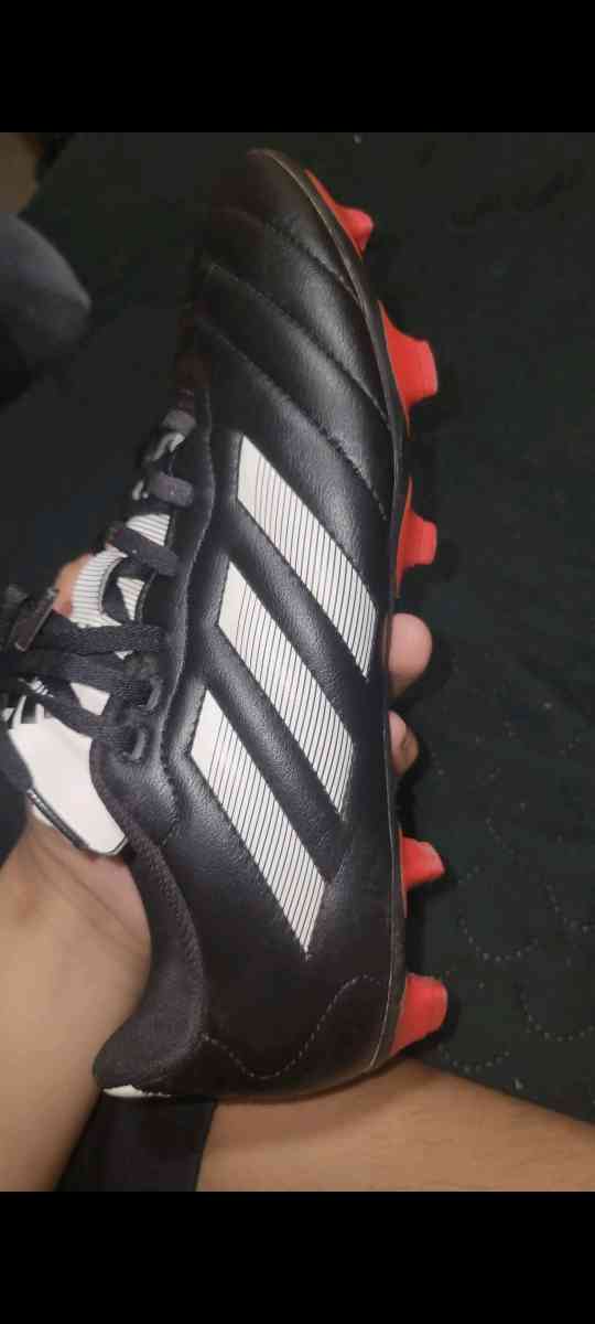 Soccer cleats