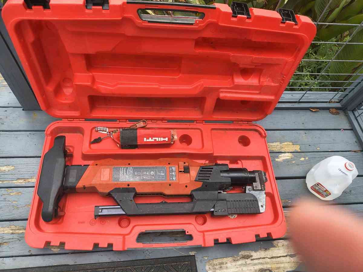 HILTI DX9 POWDER ACTUATED TOOL