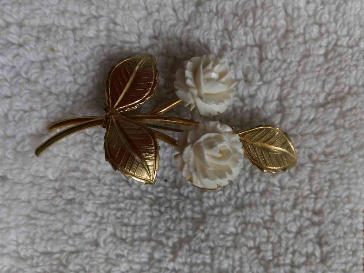 3pc Vintage Earring and Broach Jewelry Bundle