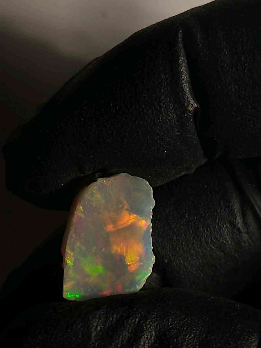 Untreated Dark Base Opal With Nice Pattern