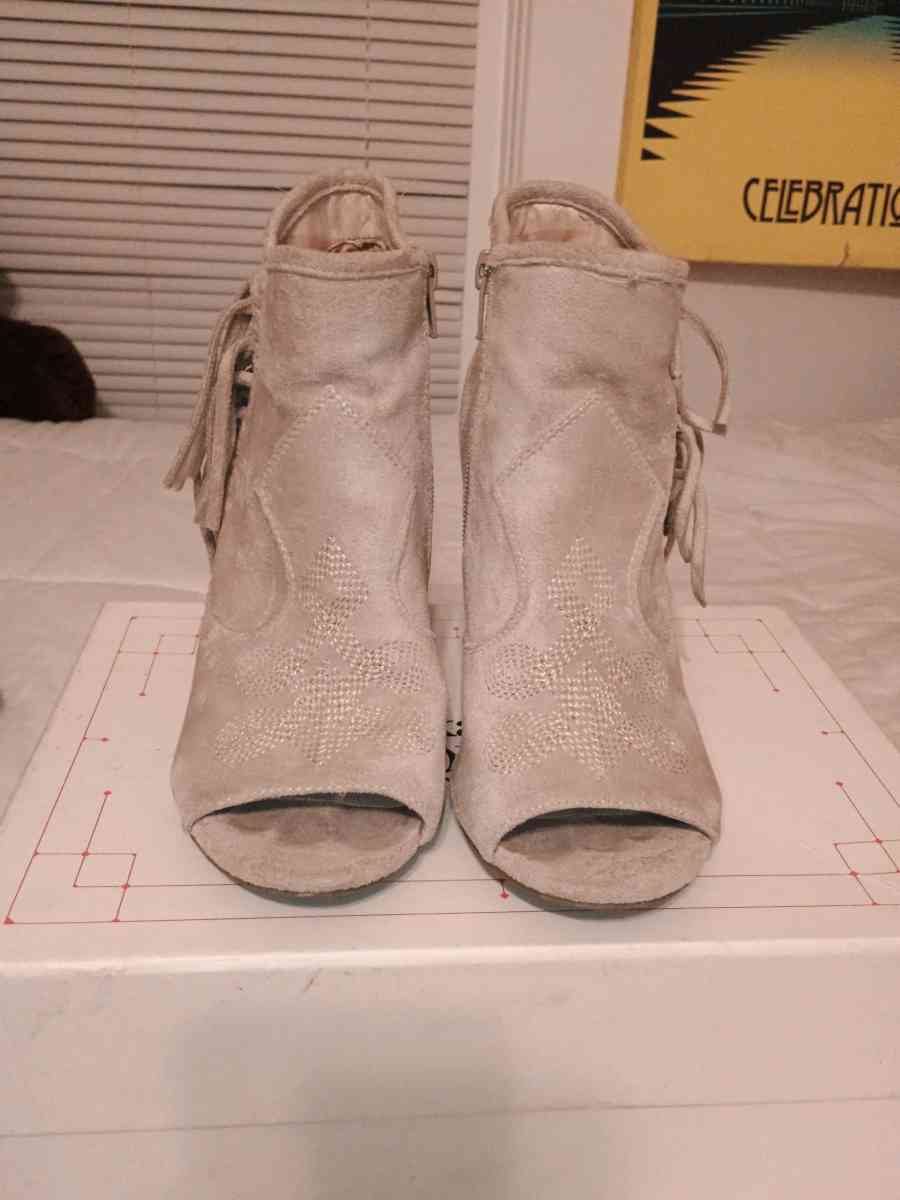 Arlo Peeptoe Suede Bootie with Fringe Accents size 7M