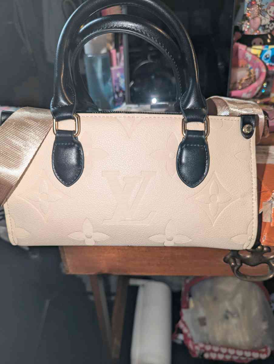 lv purse