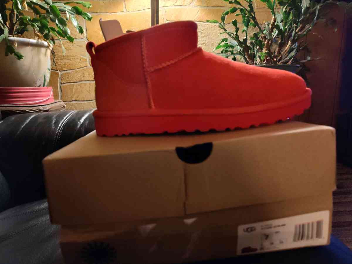 Classic Ultra Mini UGG boots Red size 7