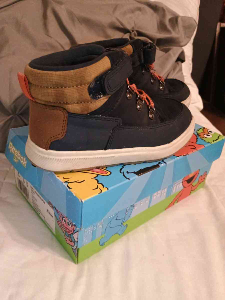 Cat and Jack Boys Boots size 11y