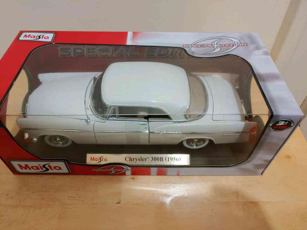Maisto 1956 Chrysler Special Edition 300B 118 Scale Diecast