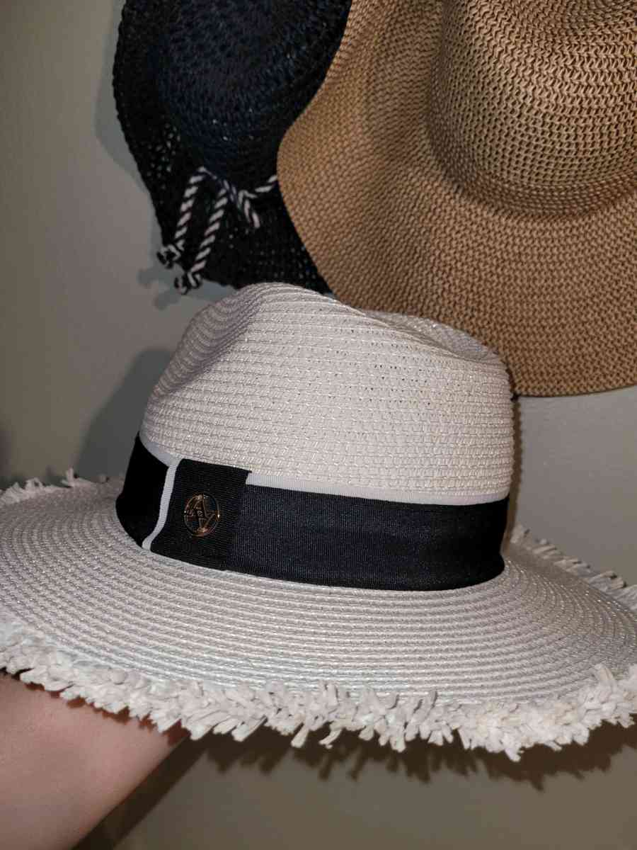 Ladies Hat Like new