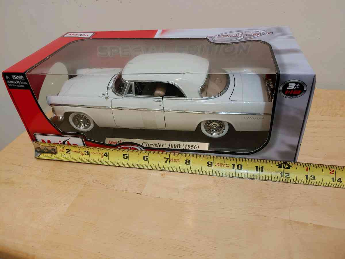 Maisto 1956 Chrysler Special Edition 300B 118 Scale Diecast