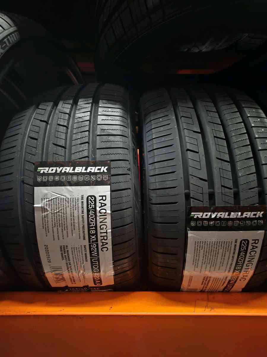 EN VENTA ROYAL BLACK 225 40zR18 Racing Trac