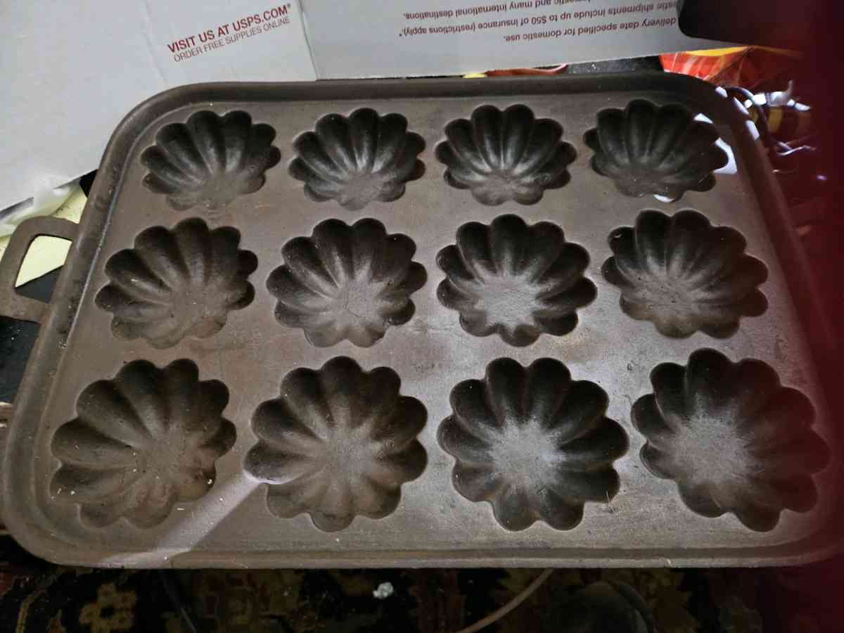 Heavy cast iron muffin pan