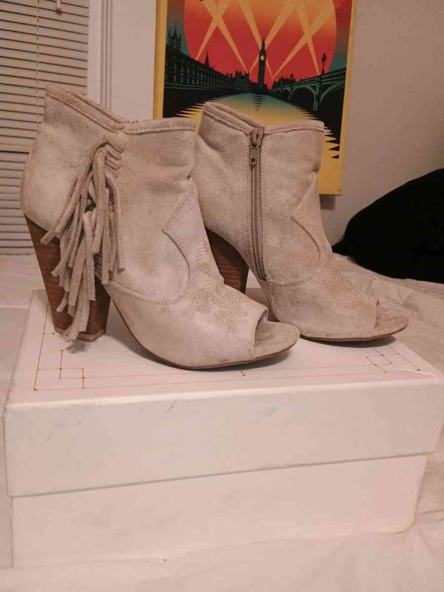 Arlo Peeptoe Suede Bootie with Fringe Accents size 7M