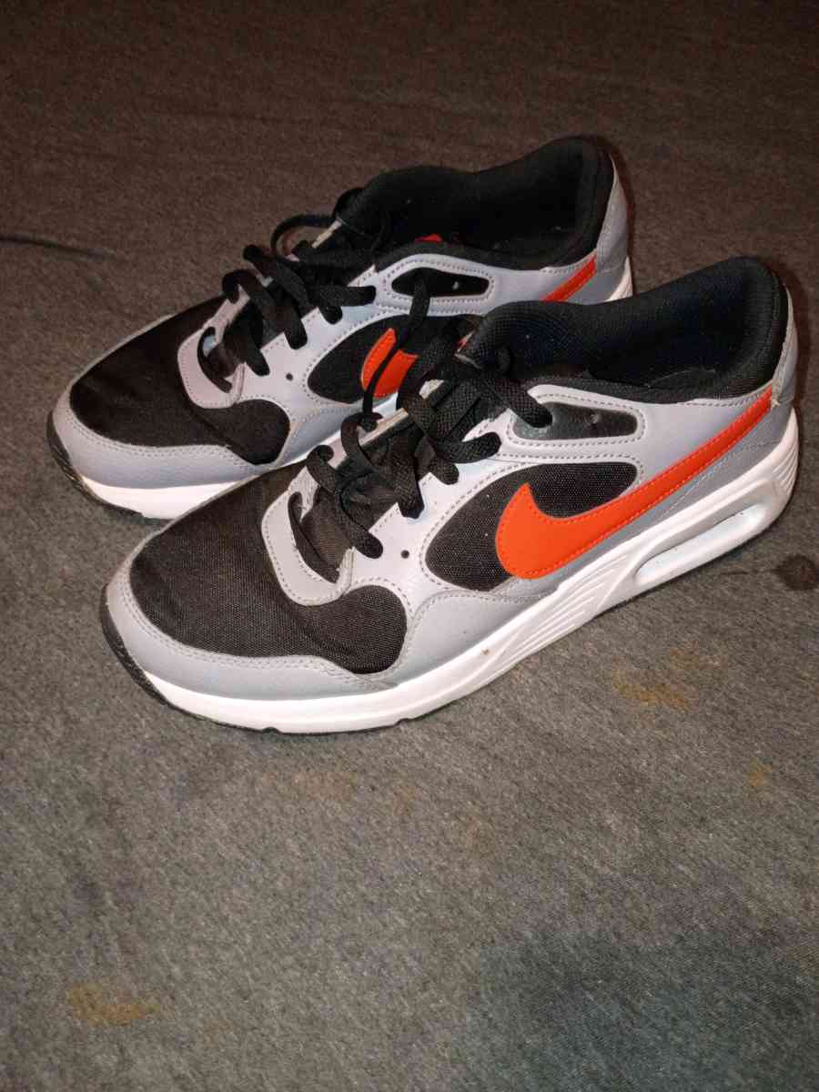 Nike Air Max size 9 like new  wore once