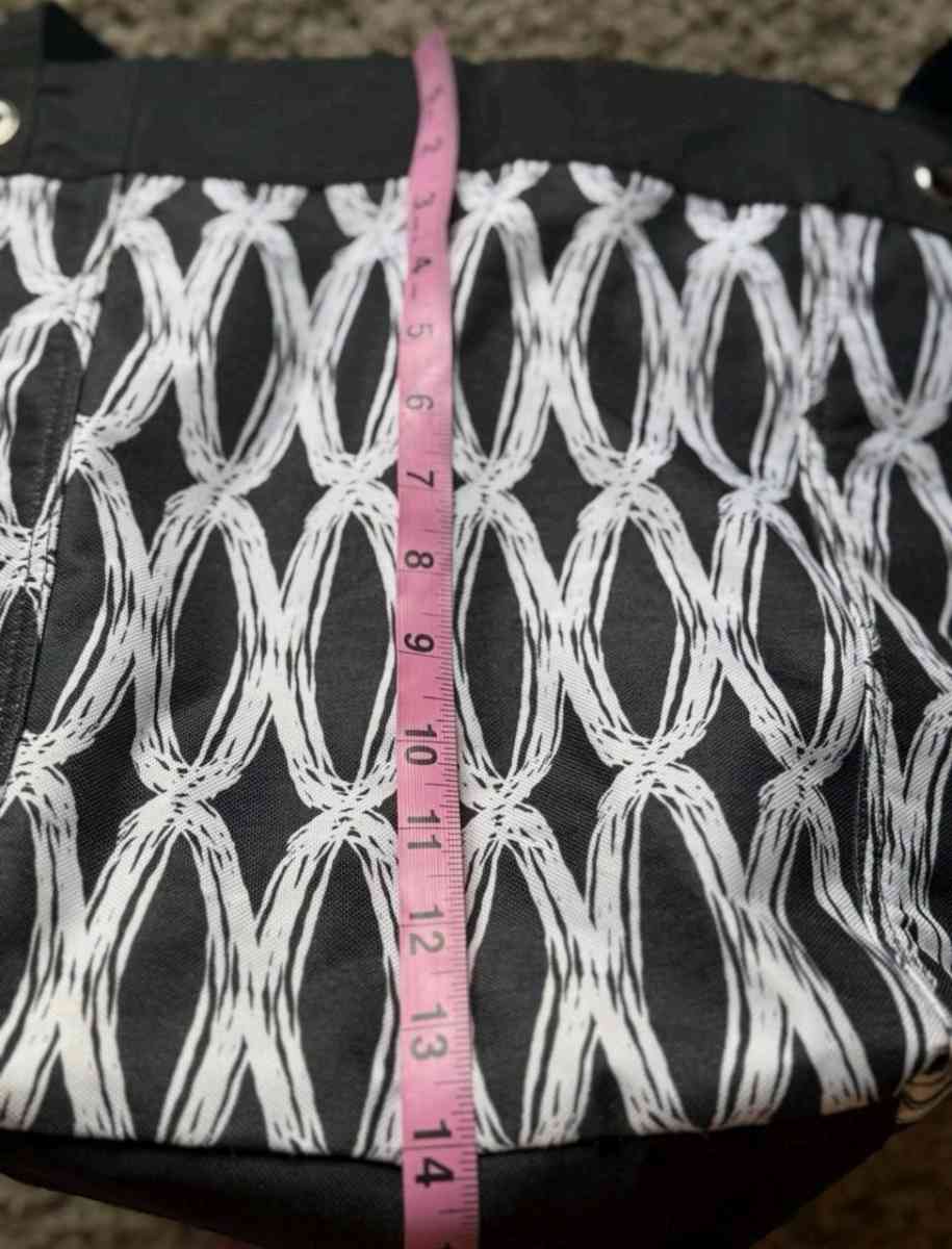 ThirtyOne Large Canvas Black Link Patterned Tote wBlack Stra