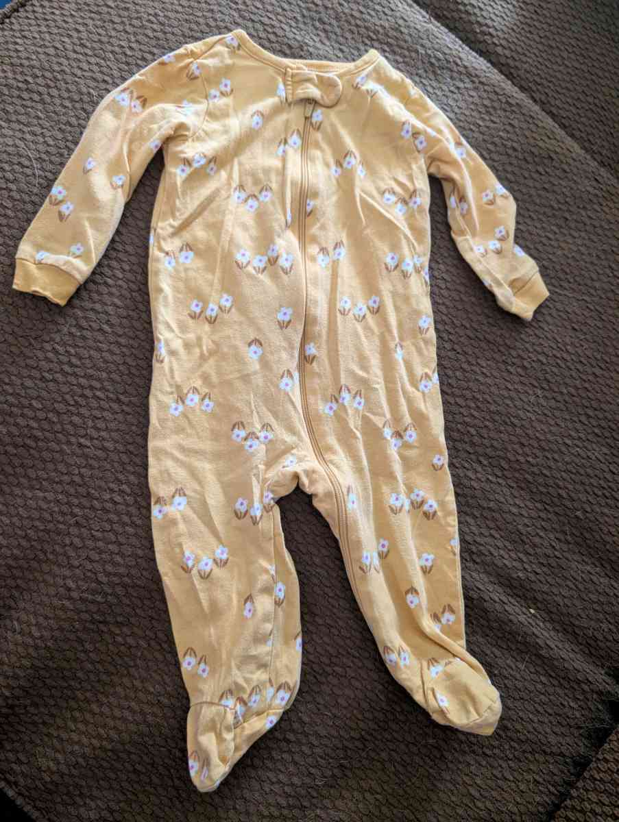 Baby yellow sleepsuit with feet 3 to 6 months