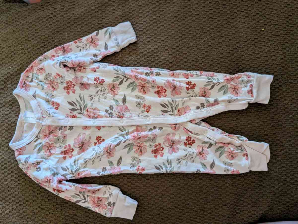 Pink flower sleepsuit without feet