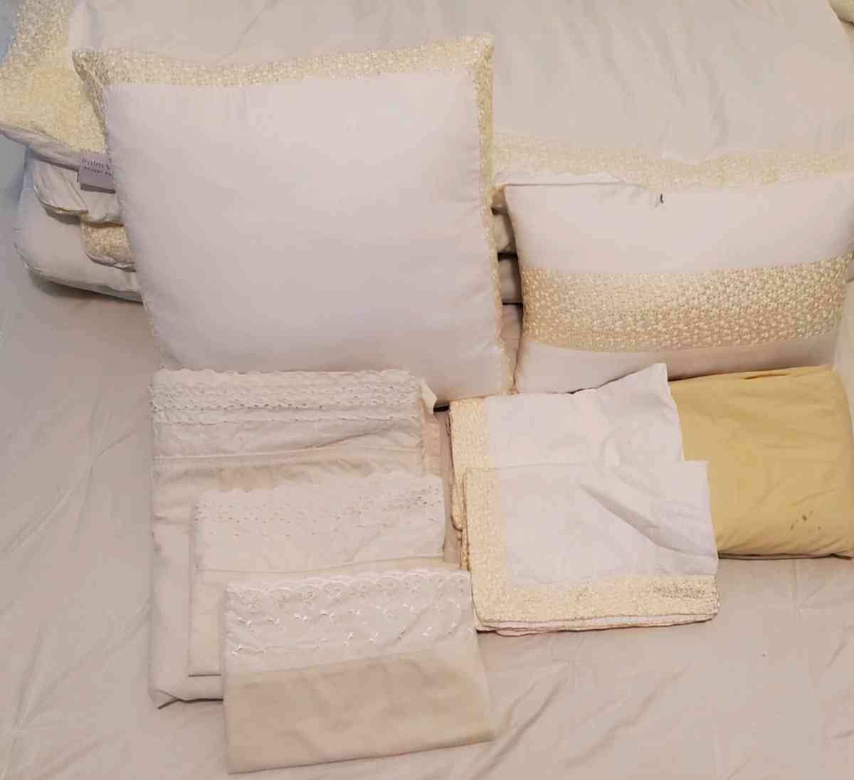 8 Piece Queen Quilt Bed Set Read Description