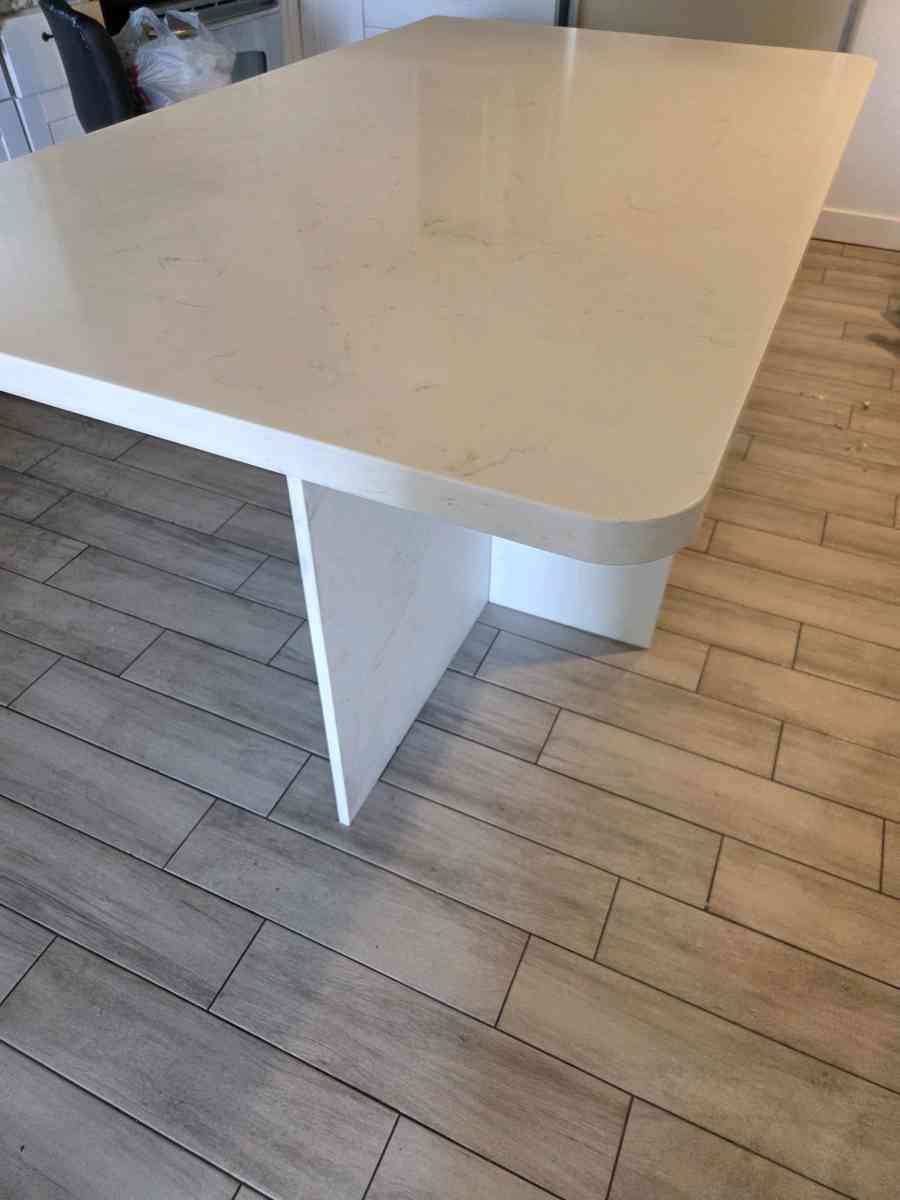 Carrera white quartz table