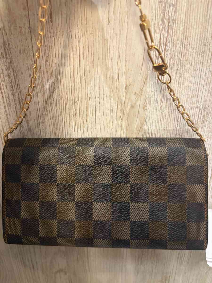 Authentic Louis Vuitton Sarah Wallet
