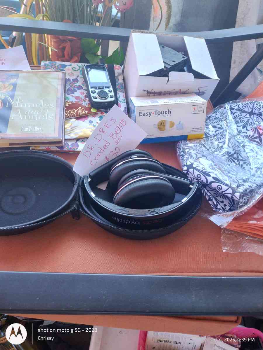 beat wired headphones and digital binoculars