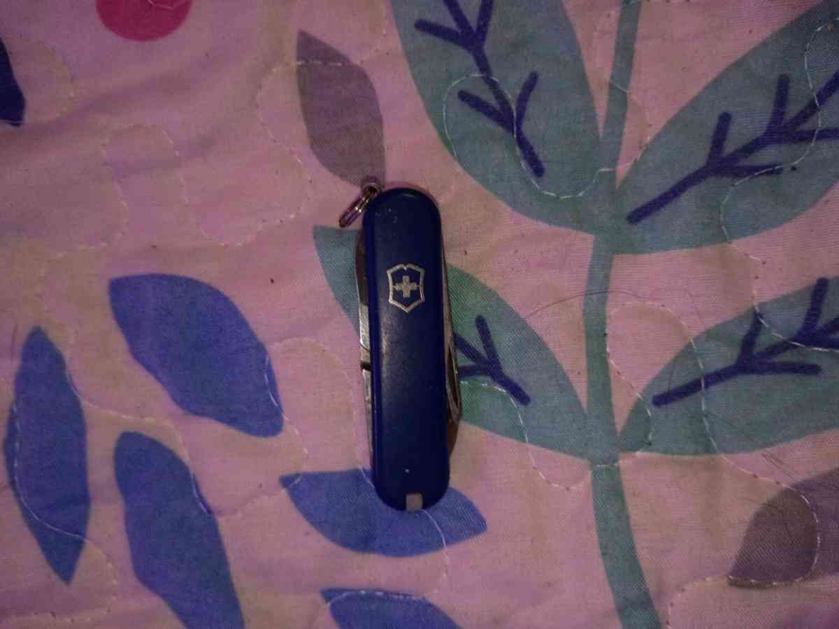 kershaw Victoronix and Chinese pen knife