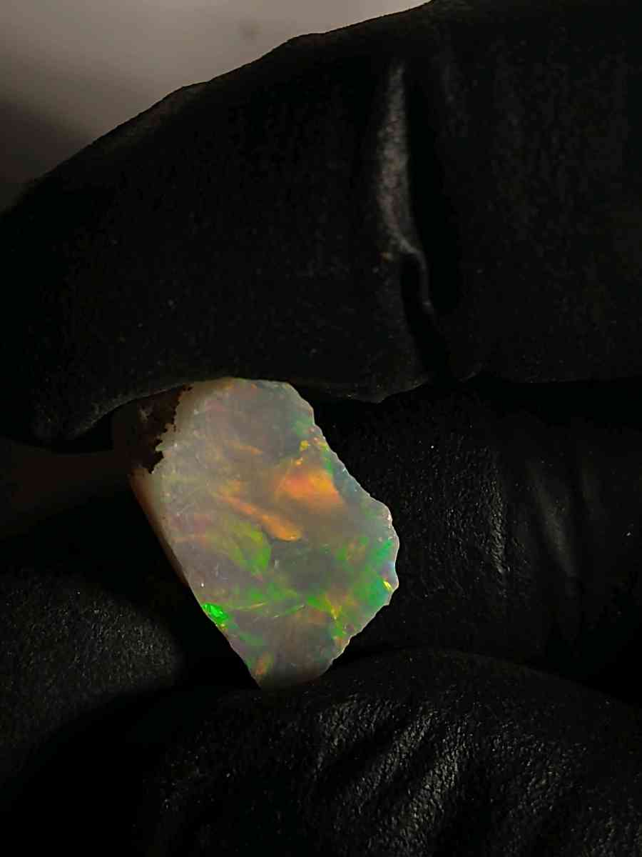 Untreated Dark Base Opal With Nice Pattern