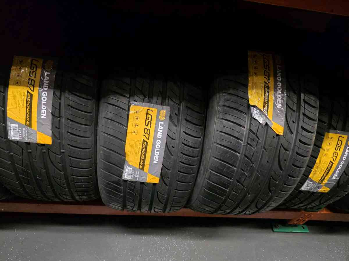 EN VENTA LAND GOLDEN 305 40R22 114V XL