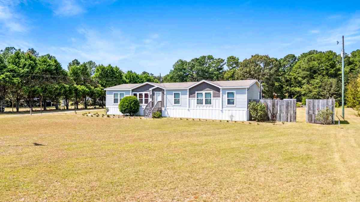 4 bed 2 bath and 5 bed 3 bath homes 2 and half acres