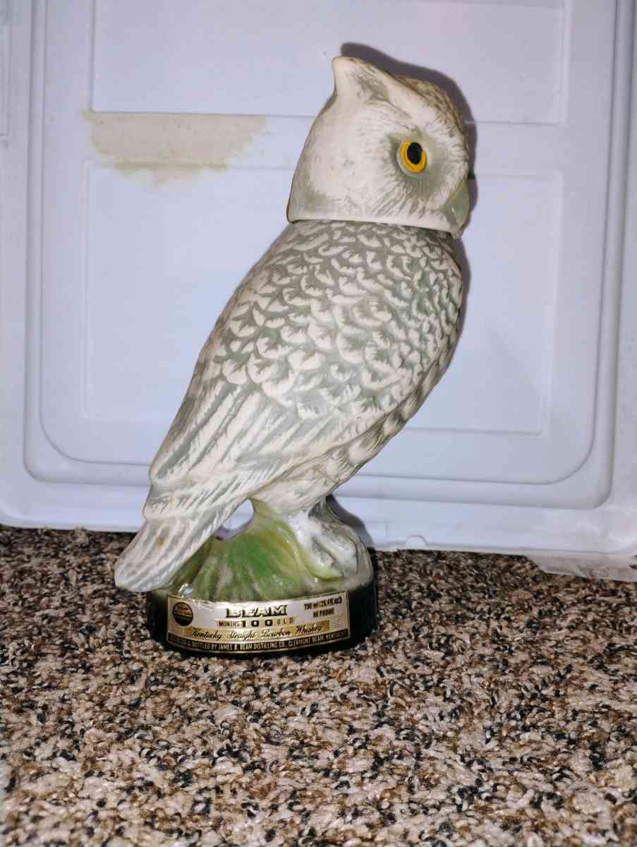 1979  collectible Jim Beam owl decanter empty  flawless