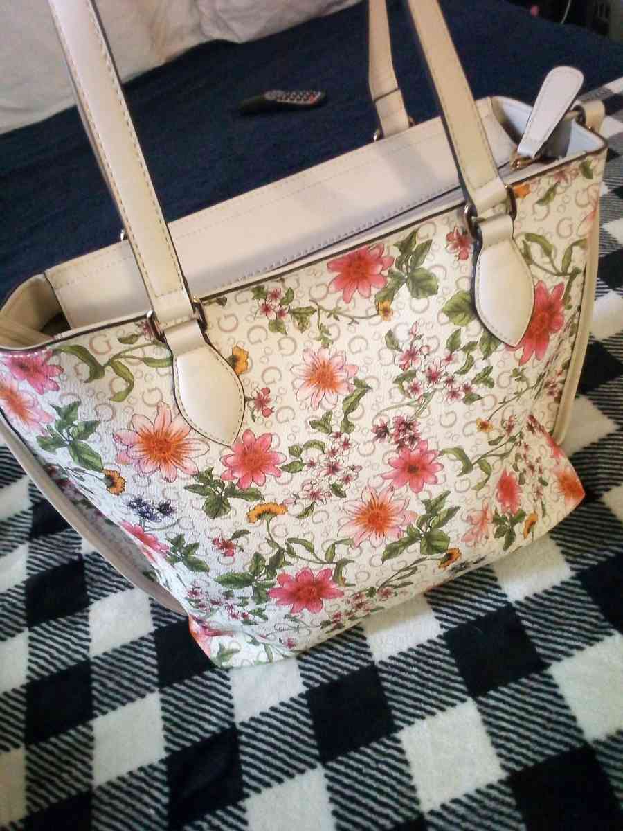 BRAND NEW GUESS FLORAL PURSE BAG