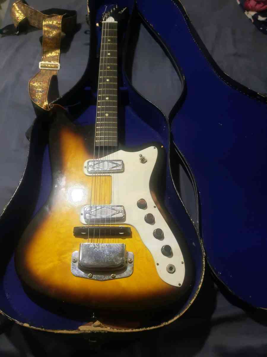 Silvertone Bobcat Guitar with Case by Holiday and Harmon