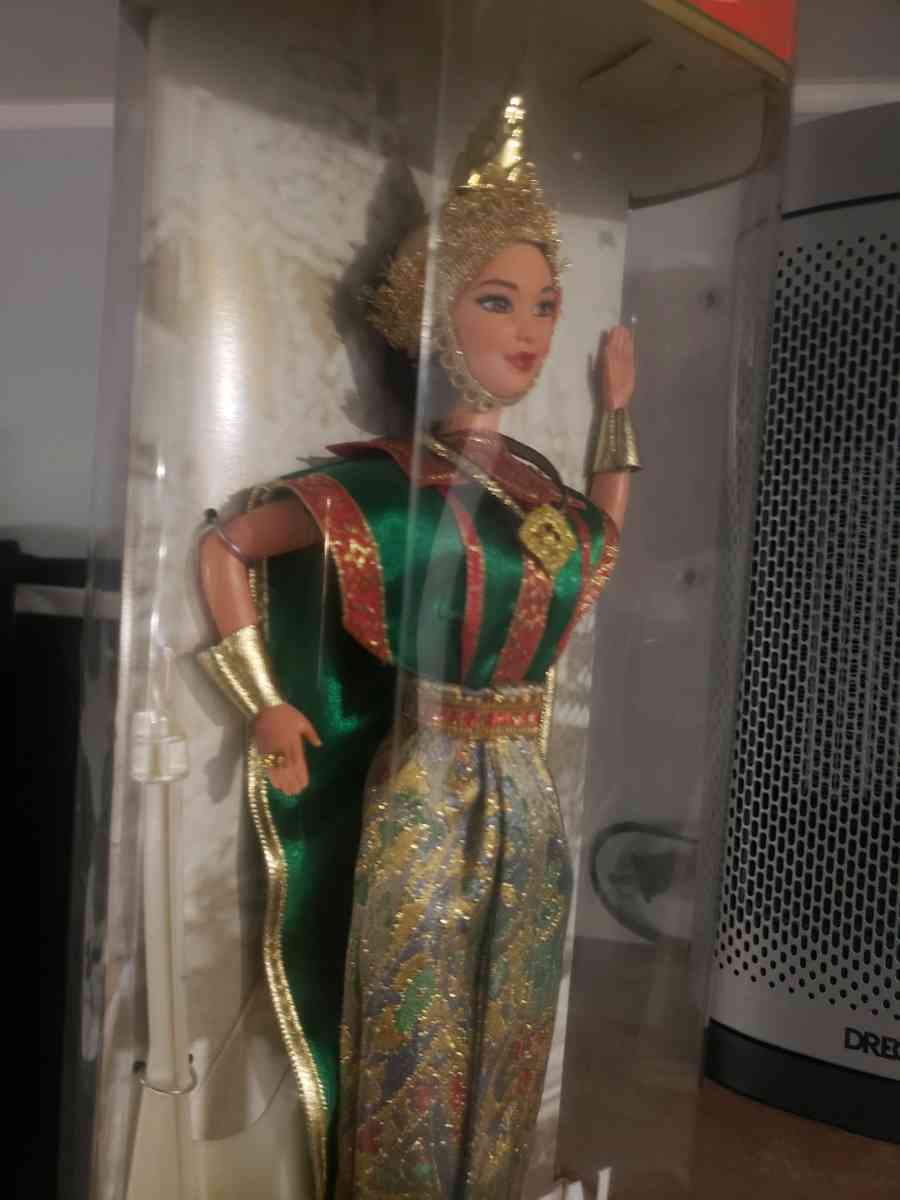 Thai Barbie Doll 1997 Thailand Dolls of the World Collectors