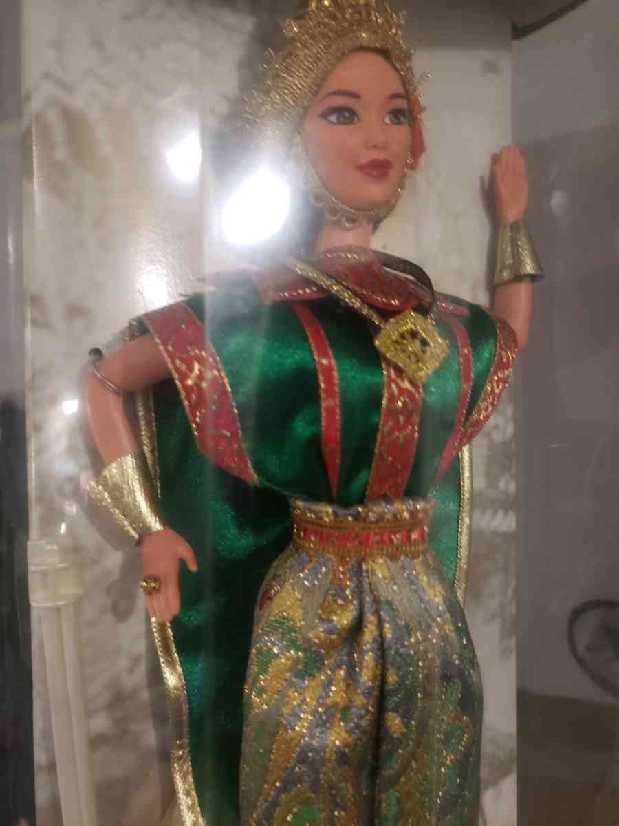 Thai Barbie Doll 1997 Thailand Dolls of the World Collectors