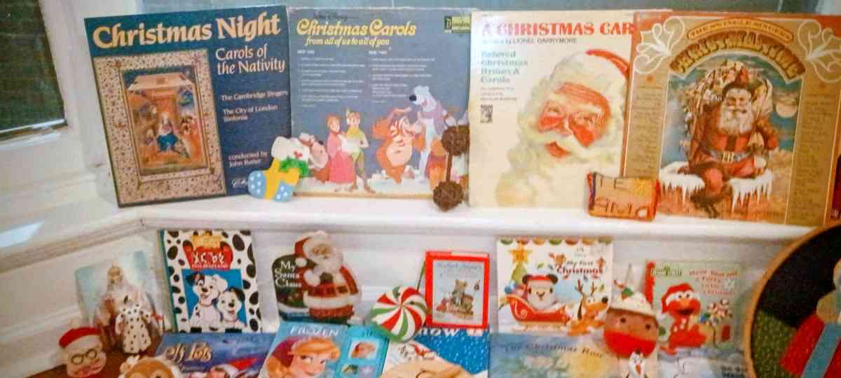 30pc Christmas Bundle Toddler Books 4 Squishmallows 5 Vinyl