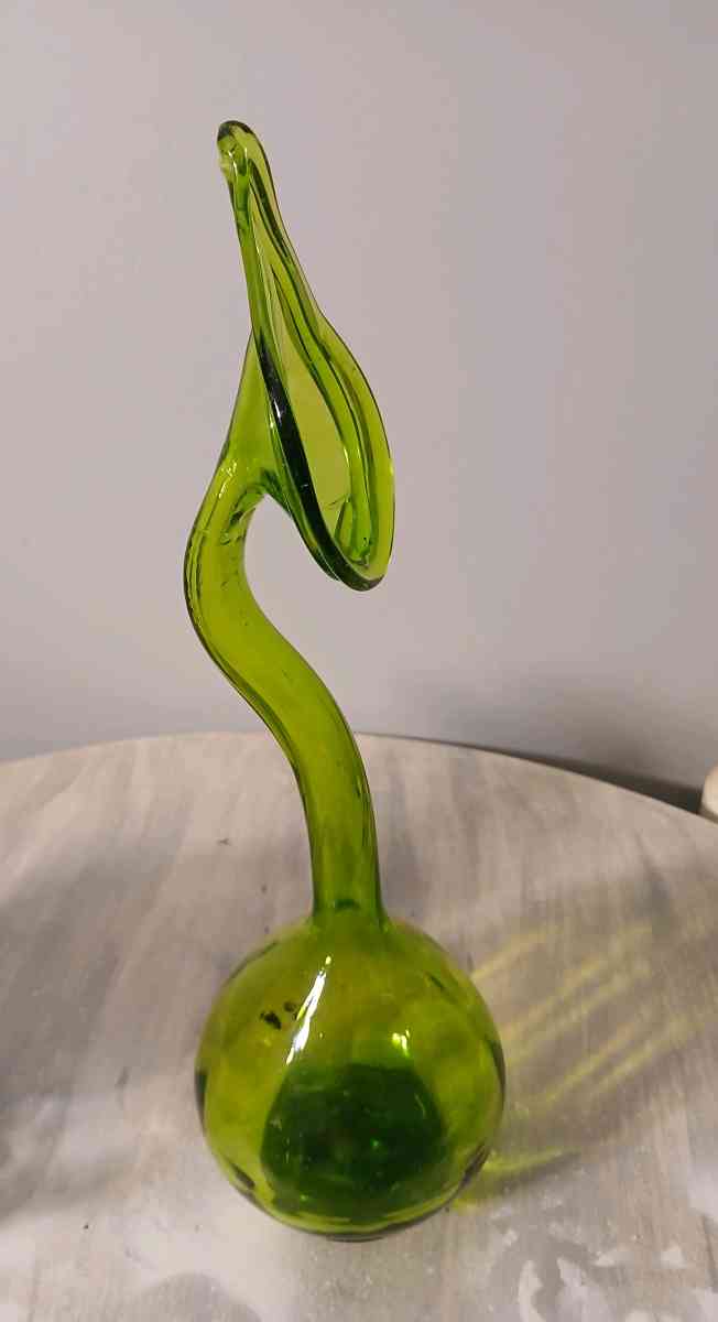 antique vase tear catcher