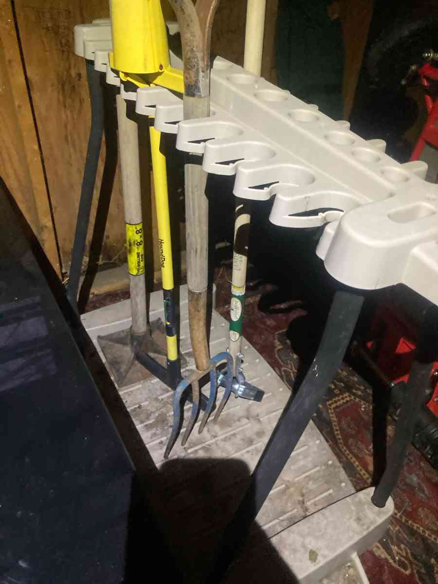 Rubbermaid Deluxe Tool Tower