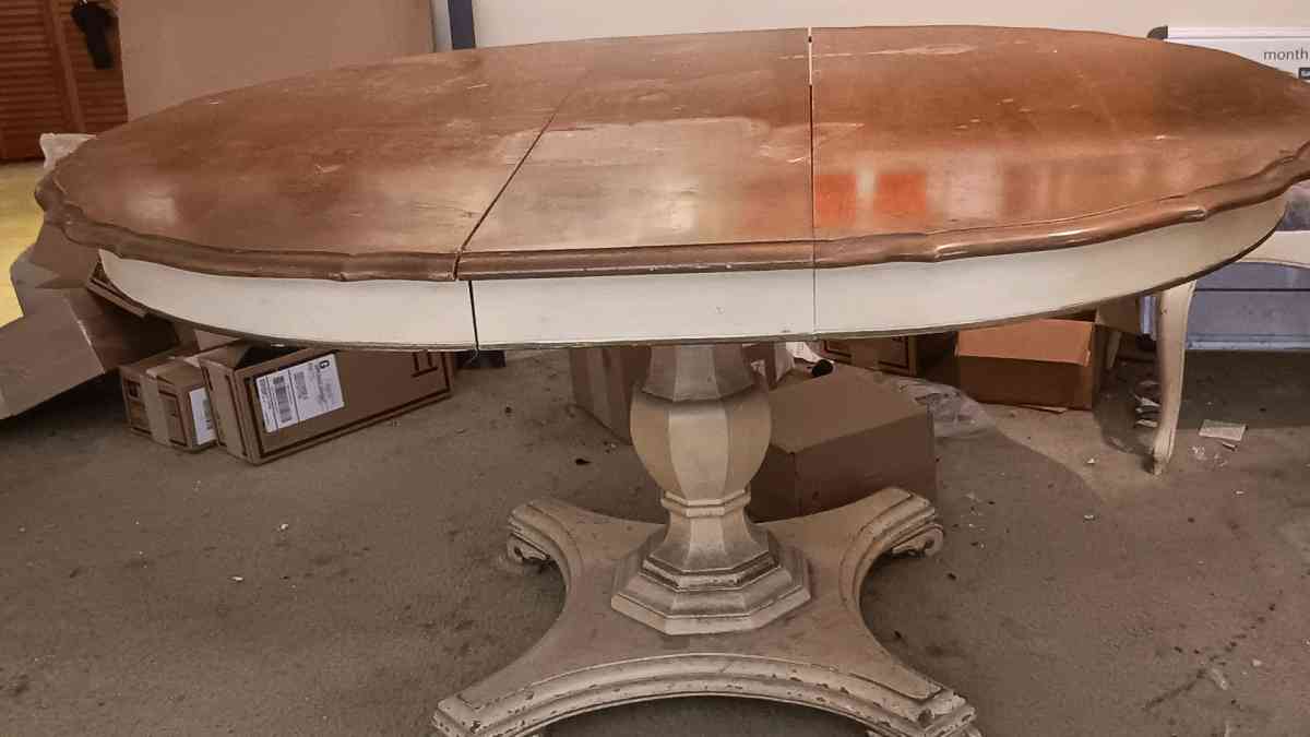 VINTAGE DINING ROOM TABLE