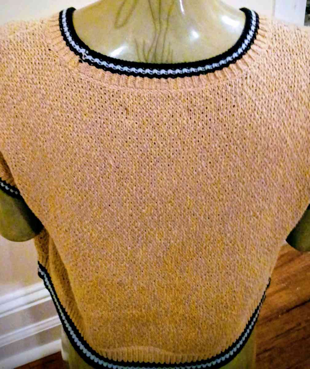 Anthropologie Maeve Sarah Gordon Bee Knit Cropped Sweater Ve