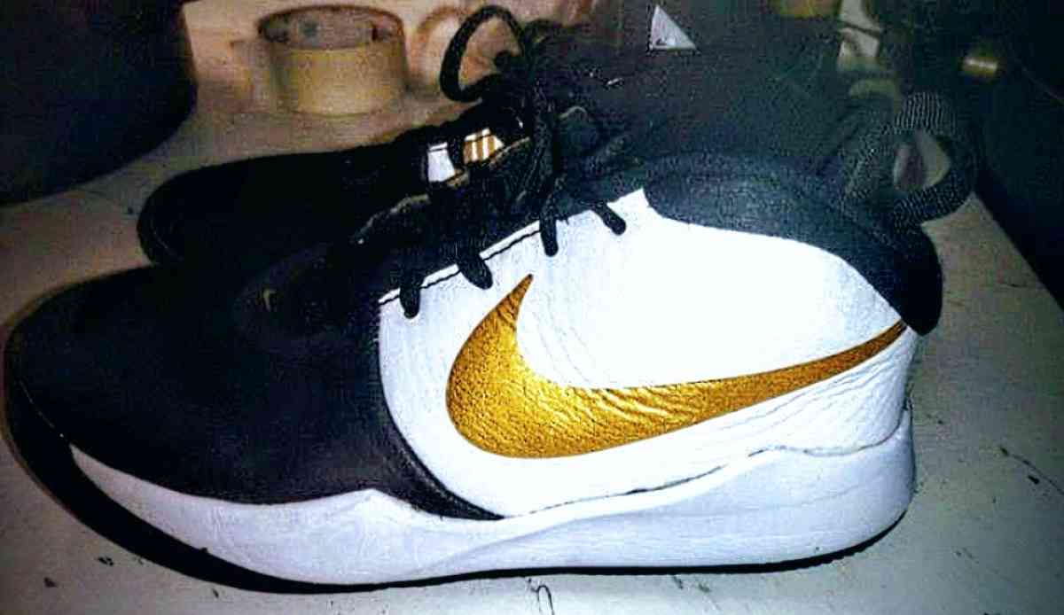 kids 6 and half size Nike shoes