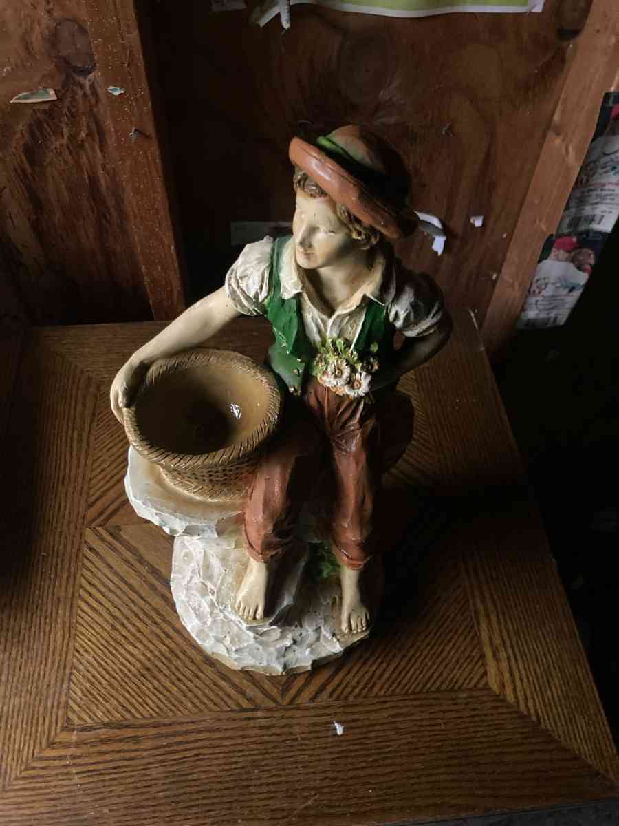 Universal Statuary Vintage Statue