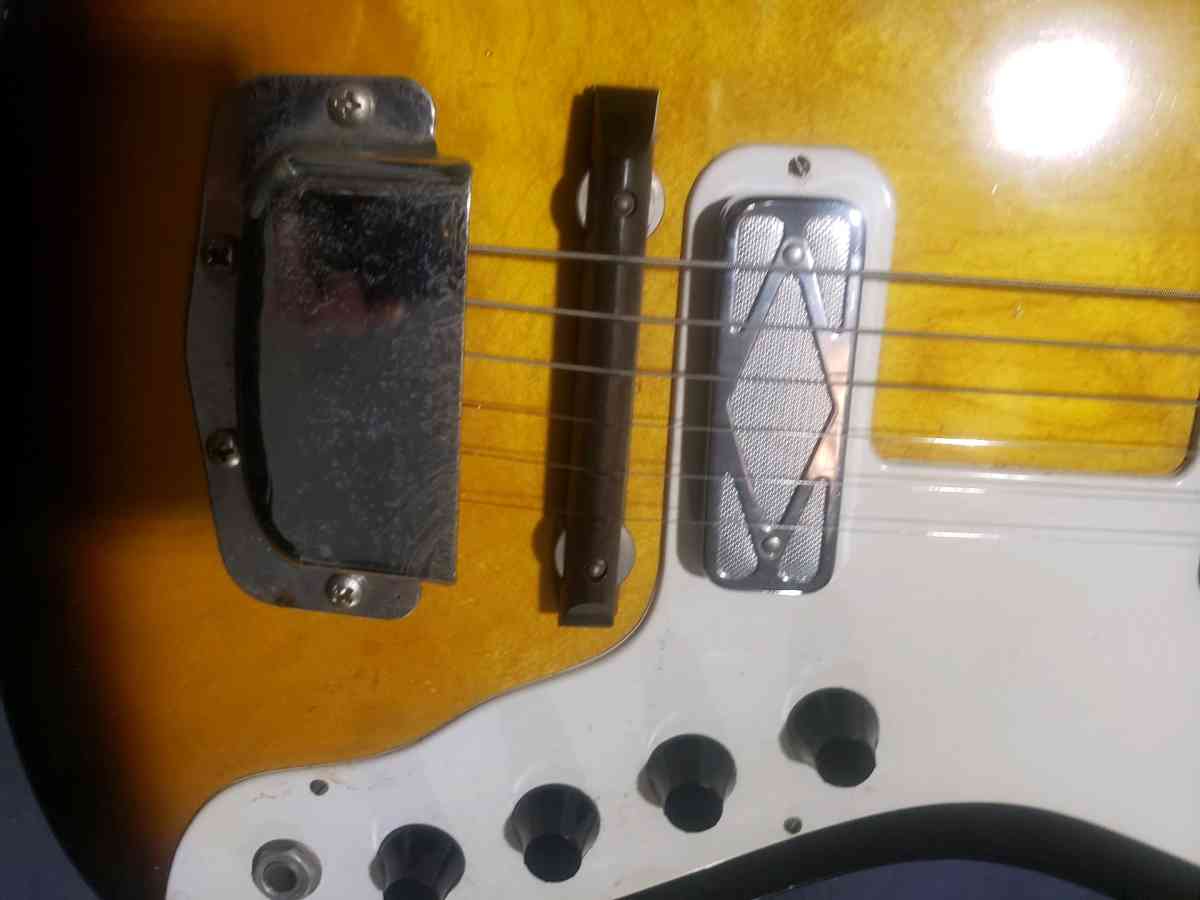 Silvertone Bobcat Guitar with Case by Holiday and Harmon