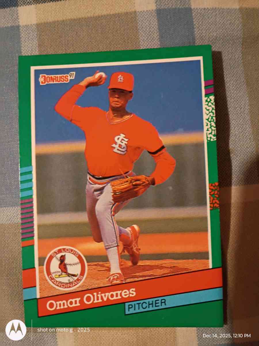 Omar Oilvares Baseball Card