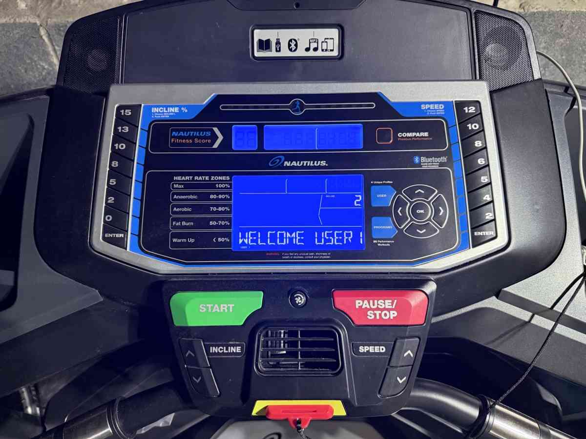 utilus T616 Folding Treadmill  Excellent Condition Barely Us