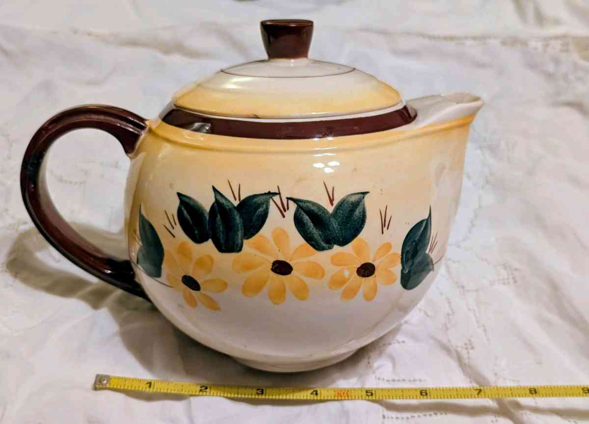 Vintage Black Eyed Susan collectable tea pot pottery
