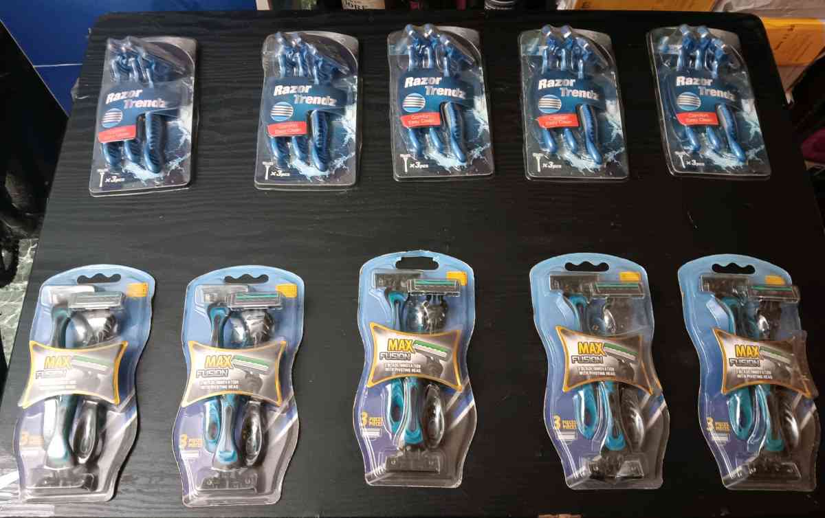 3 IN A PACK SHAVING RAZORS