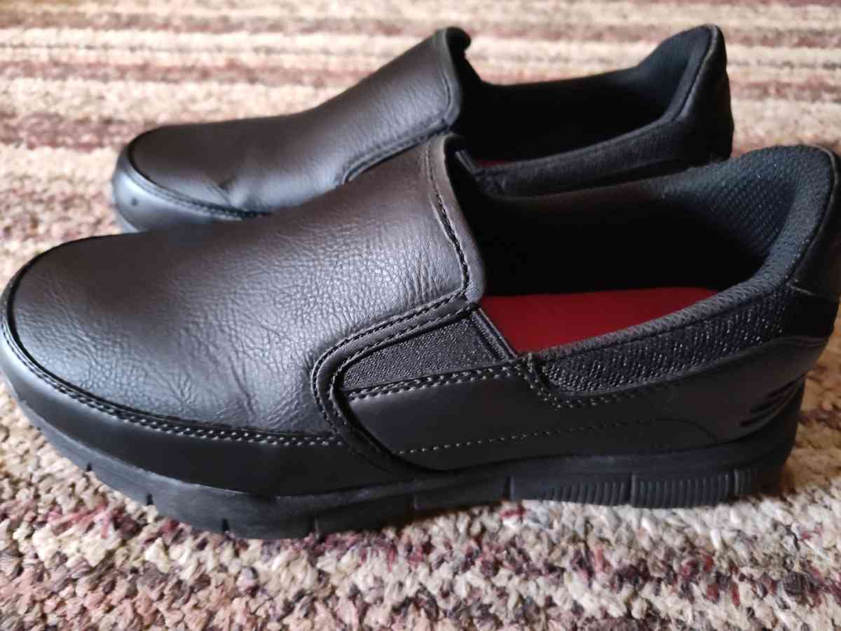 Sketchers Mens Work shoes Non slip Sz 9