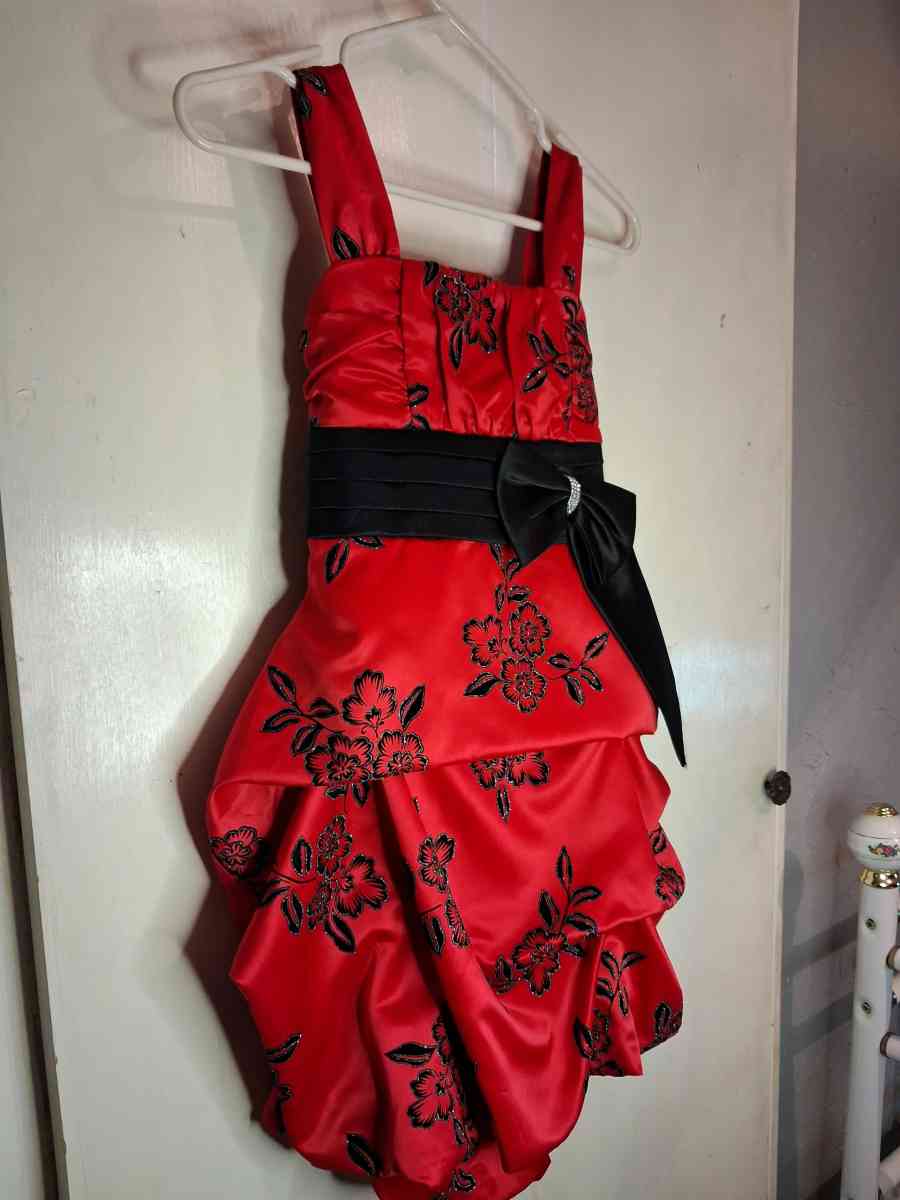 Girls szM Red and black Formal dress