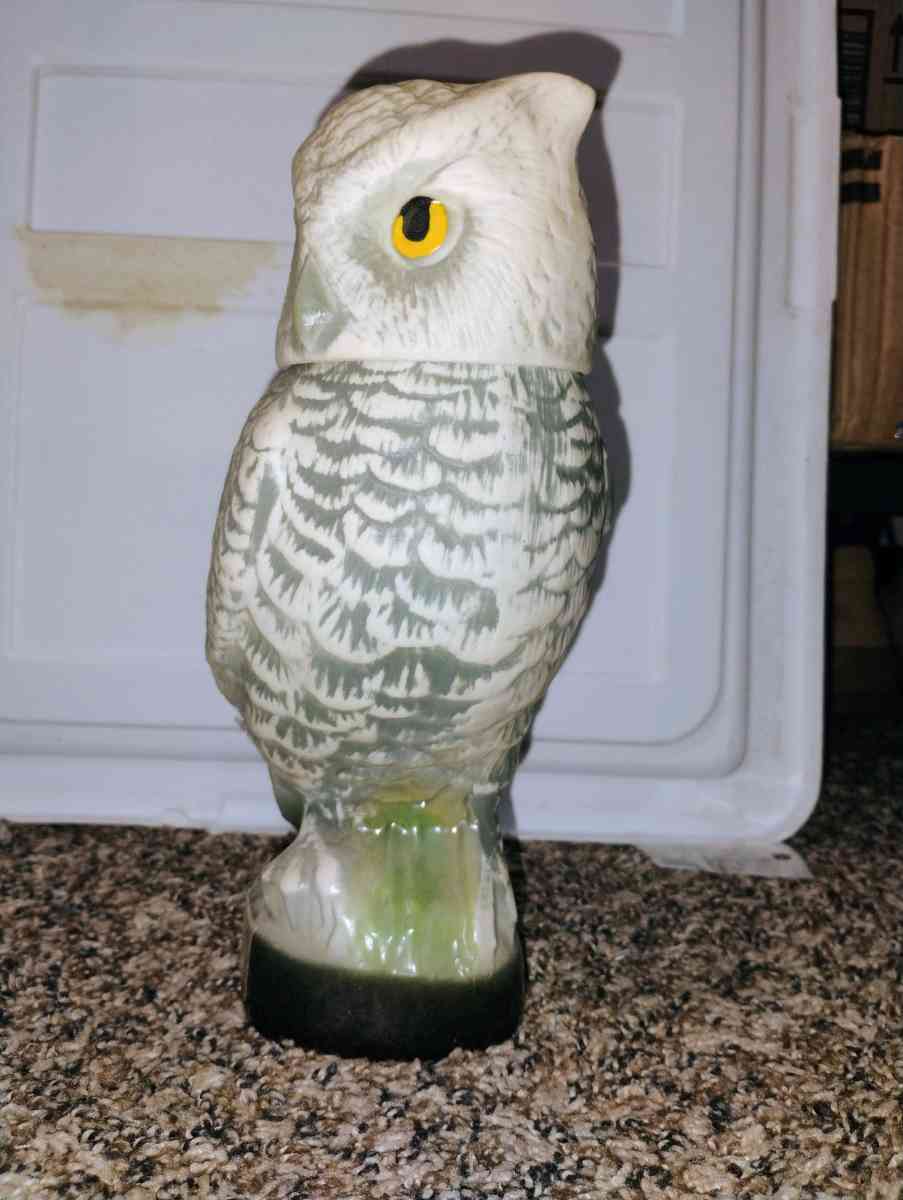 1979  collectible Jim Beam owl decanter empty  flawless