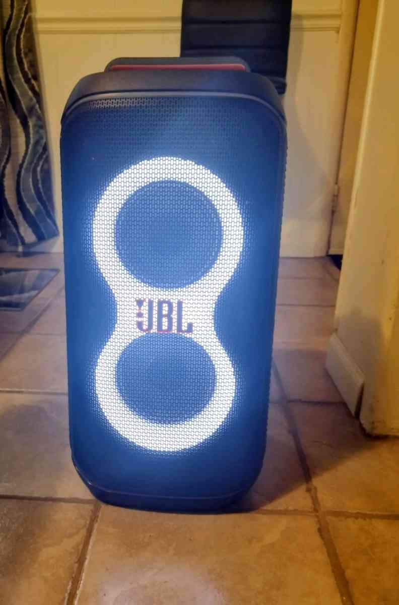 JBL party box New comes with dust cover