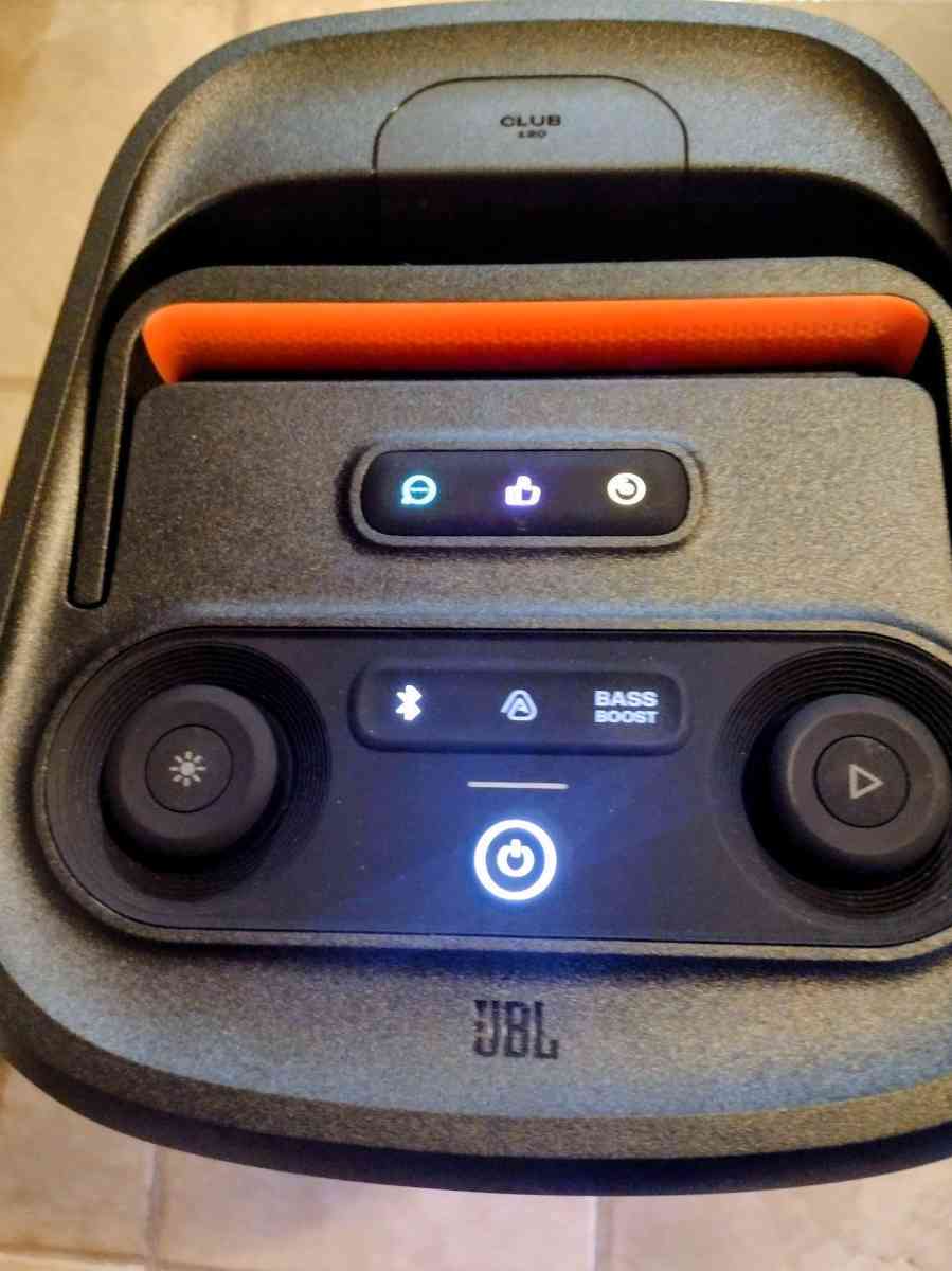 JBL party box New comes with dust cover